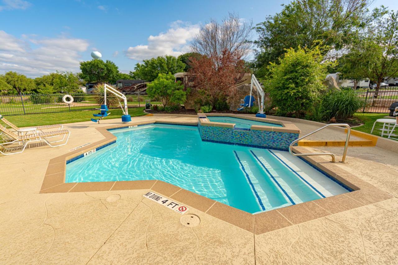 Sun Outdoors Lake Travis Hudson Bend Exterior photo